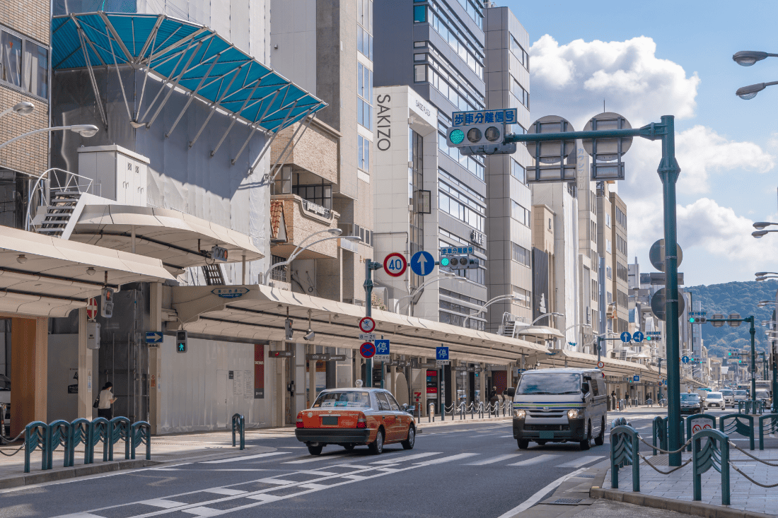 京都経済の中心地である四条烏丸エリアに駅から徒歩1分、最大級規模のシェアオフィス誕生